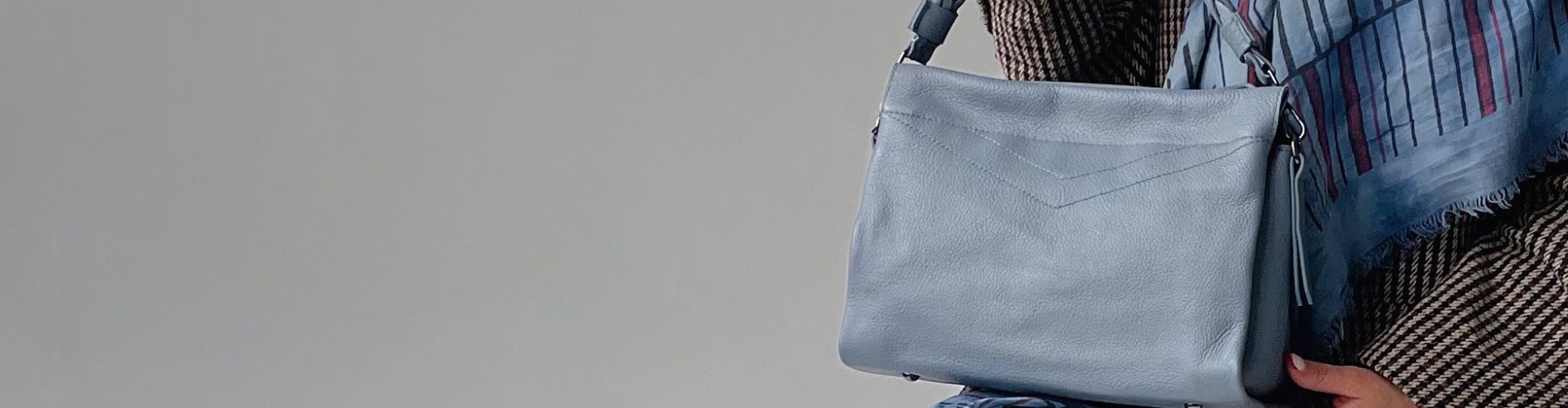 Скидка на сумки и аксессуары от модных <br> французских и итальянских брендов <br>  в магазине «История сумок» - Bag Story.              Цены уточняйте в магазинах.